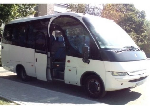 Прокат автобуса для 26 чоловік у Львові для транспортування та екскурсій.