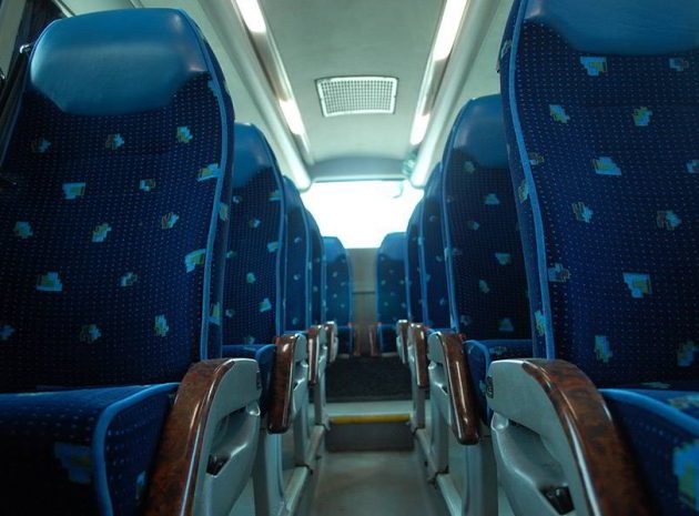 Автобус для перевезення 29 пасажирів по Львову та зі Львова